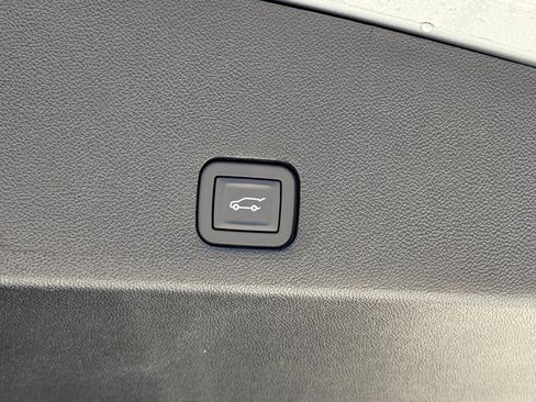 New 2025 Cadillac XT6 Luxury image 10