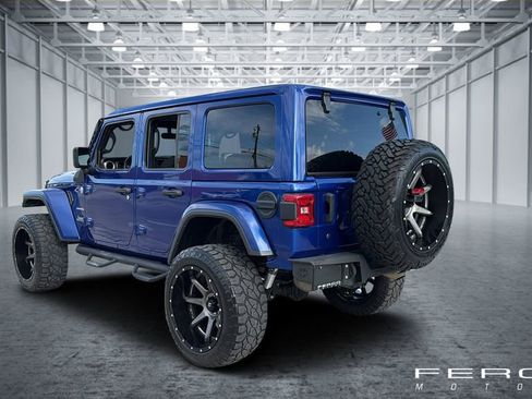 Used 2018 Jeep Wrangler Unlimited Sahara AWD/4WD image 3