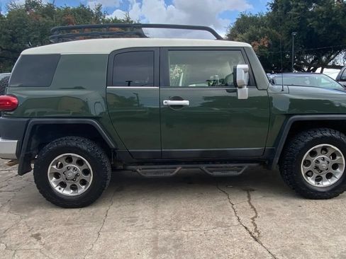 Used 2013 Toyota FJ Cruiser 4WD w/ Upgrade Pkg image 8