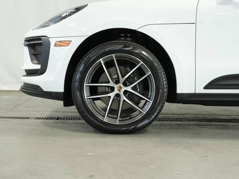 Certified 2025 Porsche Macan AWD/4WD image 43