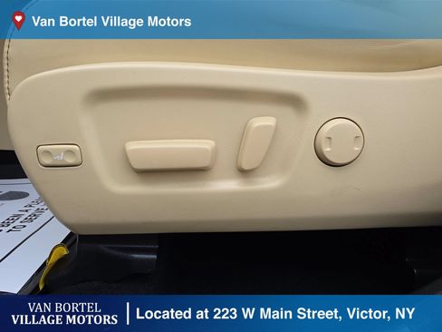 Used 2017 Toyota Highlander XLE AWD/4WD image 12