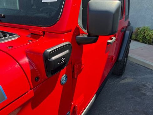 Used 2024 Jeep Wrangler Unlimited Rubicon 4xe AWD/4WD image 10