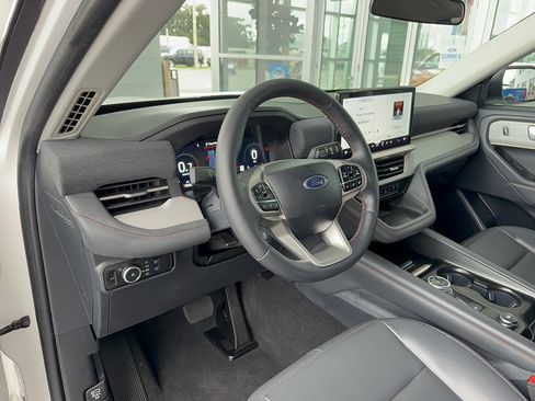 Certified 2025 Ford Explorer Active w/ Active Comfort Package RWD image 10