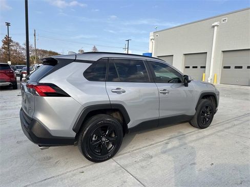 Used 2020 Toyota RAV4 XLE image 7