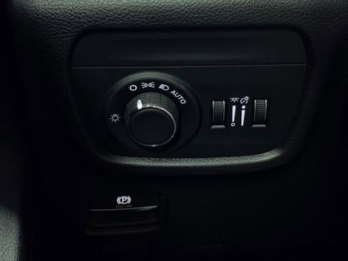 Used 2024 Jeep Grand Cherokee L Laredo AWD/4WD image 33