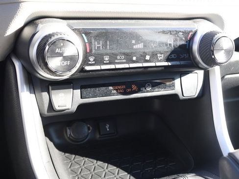 Used 2022 Toyota RAV4 XLE image 24