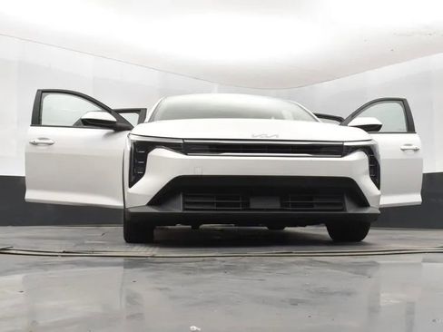 Used 2025 Kia K4 FWD image 11