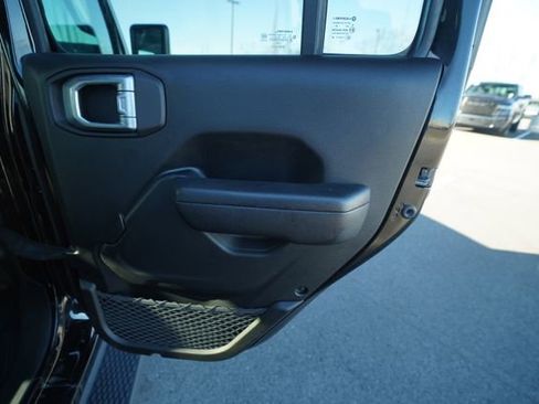 Used 2022 Jeep Wrangler Unlimited Sport image 23