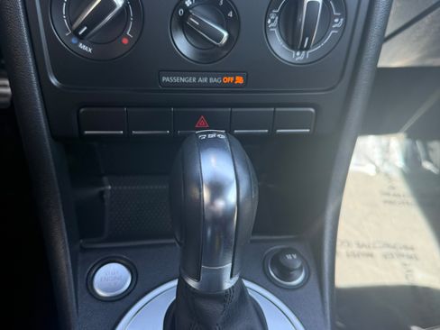 Used 2012 Volkswagen Beetle Turbo Launch Edition FWD image 8