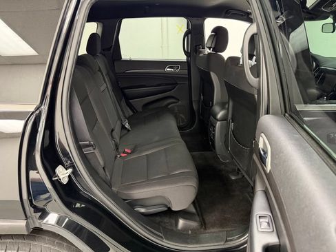 Used 2018 Jeep Grand Cherokee Laredo AWD/4WD image 14