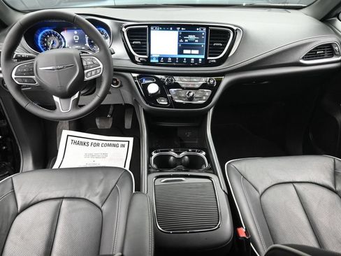 Used 2026 Chrysler Pacifica Limited AWD/4WD image 16