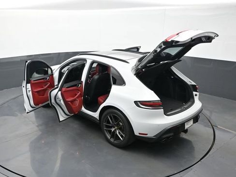 Certified 2023 Porsche Macan Turbo image 29