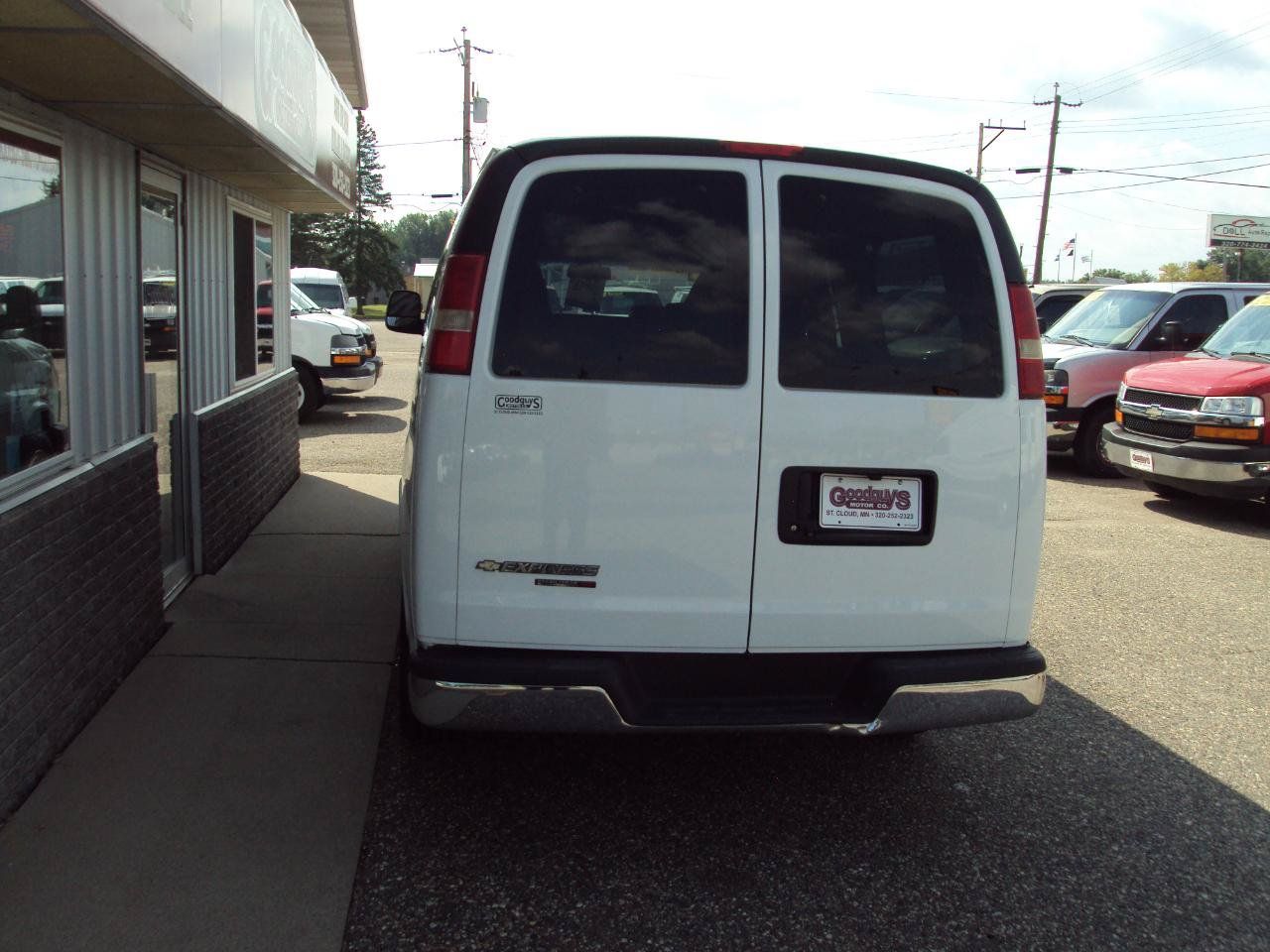 Used 2014 Chevrolet Express 1500 LT w/ LT Preferred Equipment Group AWD/4WD image 6
