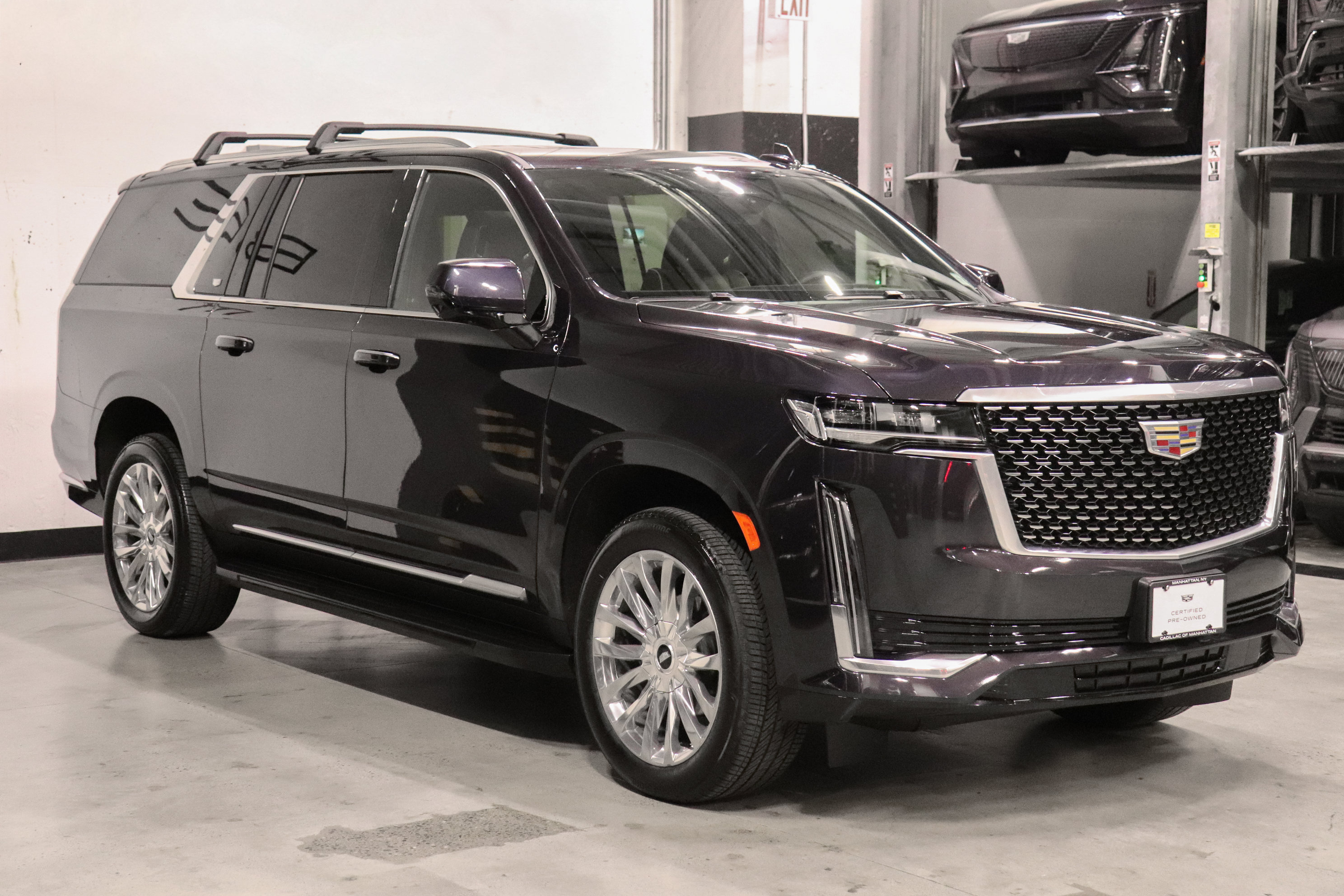Certified 2023 Cadillac Escalade ESV Premium Luxury AWD/4WD image 7