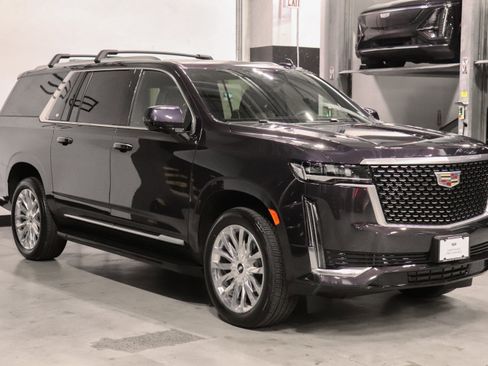 Used 2023 Cadillac Escalade ESV Premium Luxury AWD/4WD image 7