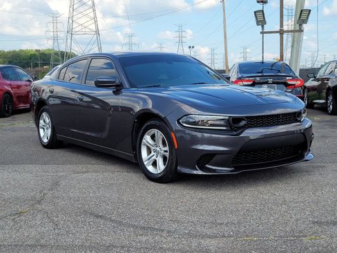 Used 2020 Dodge Charger SXT w/ Leather Interior Group RWD image 16