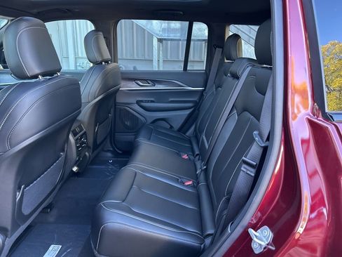 New 2025 Jeep Grand Cherokee Limited w/ Black Appearance Package image 34