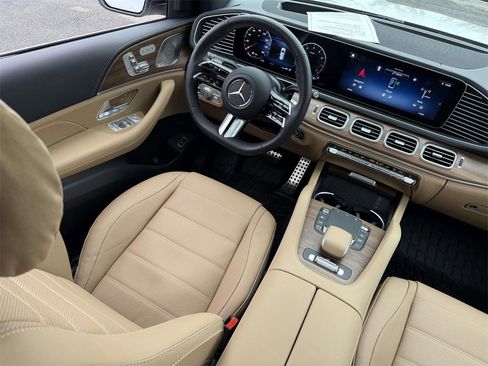 Used 2026 Mercedes-Benz GLS 580 4MATIC image 30