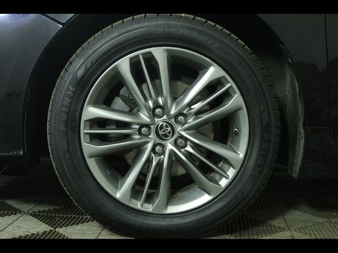 Used 2015 Toyota Camry SE image 11