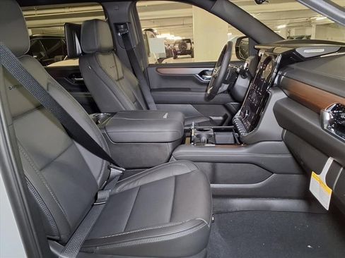 New 2026 GMC Yukon XL Denali w/ Advanced Technology Package AWD/4WD image 6