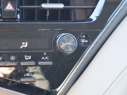 Used 2024 Toyota Camry SE image 27