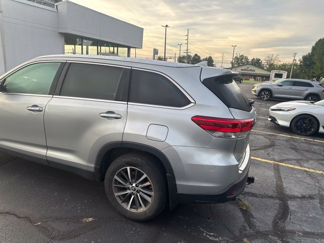 Used 2019 Toyota Highlander XLE AWD/4WD image 5