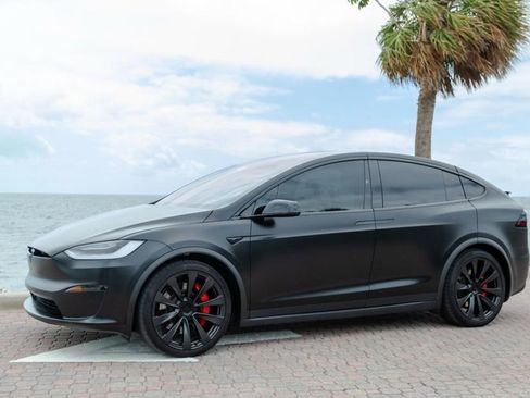 Used 2023 Tesla Model X Plaid image 1