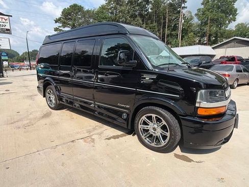 Used 2015 Chevrolet Express 2500 RWD image 2