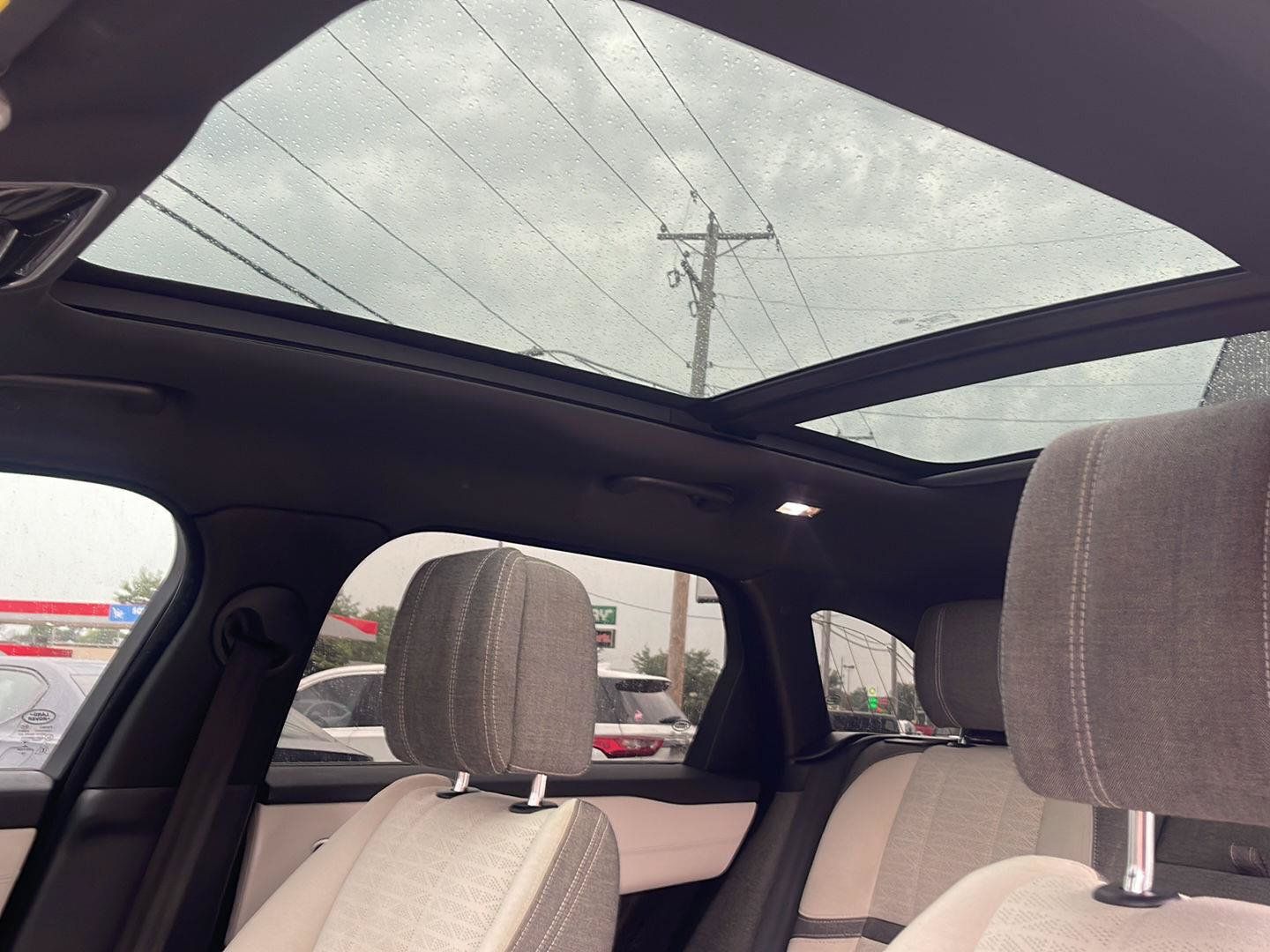 Used 2019 Land Rover Range Rover Velar R-Dynamic SE AWD/4WD image 12