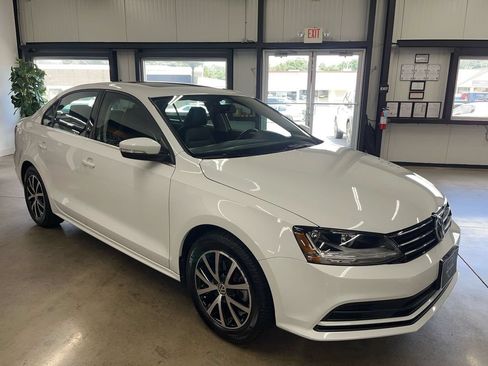 Used 2017 Volkswagen Jetta SE FWD image 17