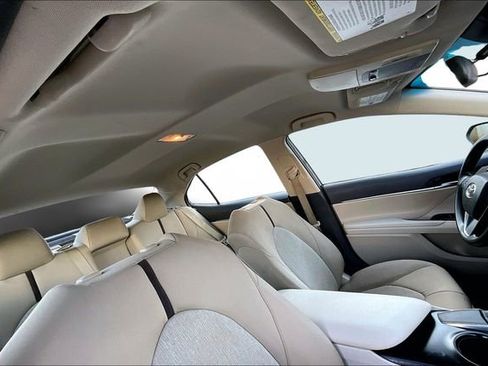 Used 2018 Toyota Camry LE image 19