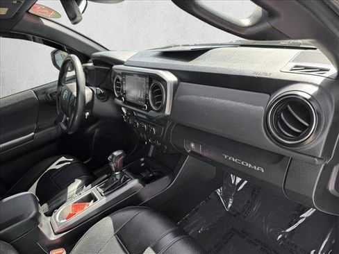Certified 2021 Toyota Tacoma TRD Off-Road AWD/4WD image 20