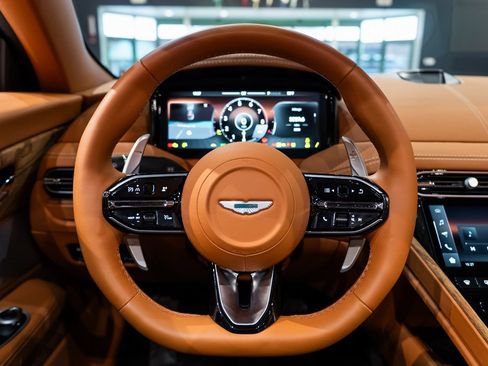 Used 2024 Aston Martin DB12 Convertible image 5