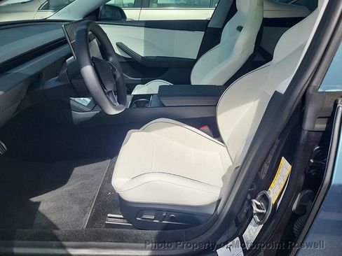 Used 2025 Tesla Model 3 Performance image 2