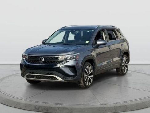 Used 2023 Volkswagen Taos SE FWD image 3