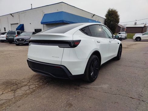 Used 2026 Tesla Model Y Long Range image 4