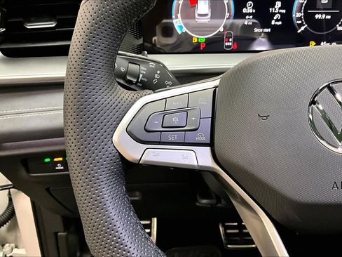 New 2026 Volkswagen Tiguan SE R-Line image 17