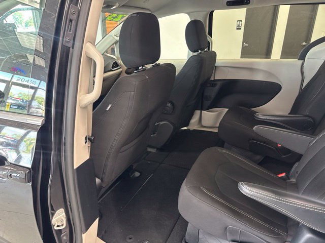 Used 2023 Chrysler Voyager LX FWD image 21