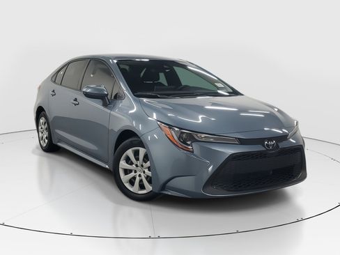 Used 2021 Toyota Corolla LE image 2