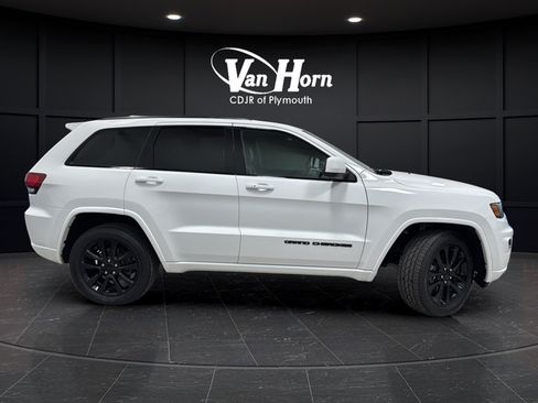Used 2018 Jeep Grand Cherokee Altitude AWD/4WD image 8