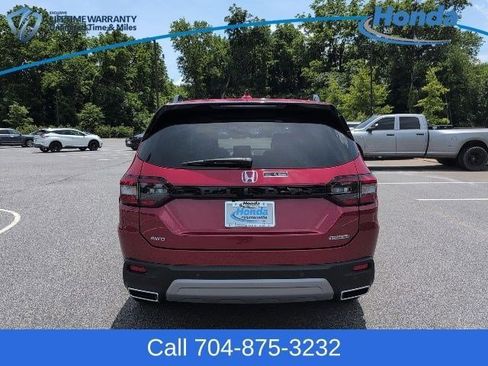 Used 2025 Honda Pilot Touring image 7
