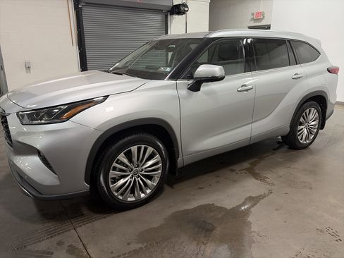 Used 2022 Toyota Highlander Platinum AWD/4WD image 6