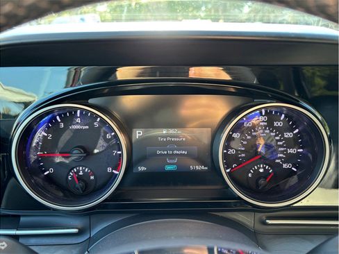 Used 2023 Kia Carnival EX image 22