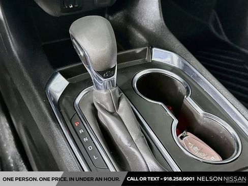 Used 2021 Chevrolet Traverse LT FWD image 16