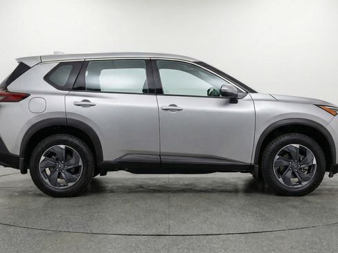 Used 2025 Nissan Rogue SV image 11