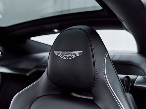 Used 2025 Aston Martin Vanquish RWD image 51