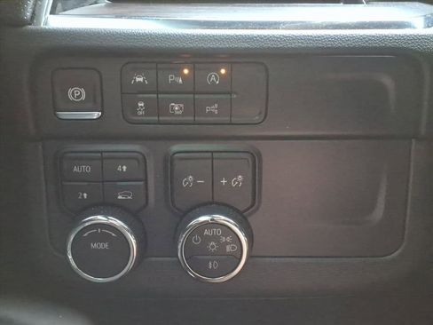 Used 2025 Chevrolet Suburban Premier AWD/4WD image 10