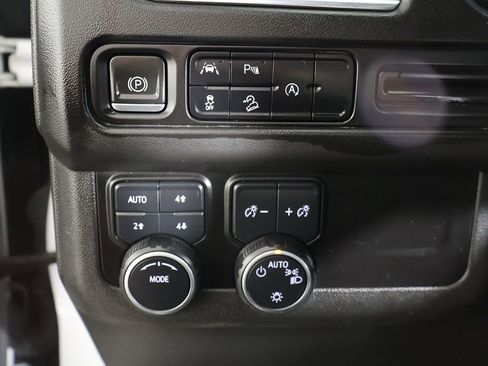 Used 2023 Chevrolet Suburban Premier AWD/4WD image 41
