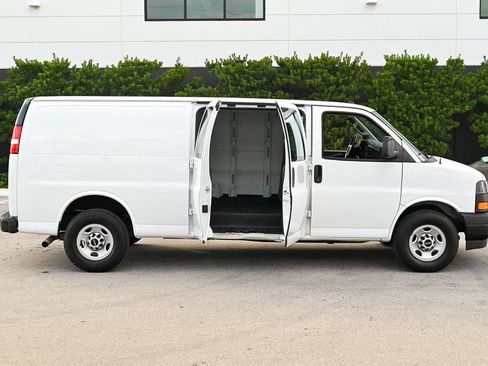 Used 2022 GMC Savana 3500 Extended w/ Driver Convenience Package RWD image 8