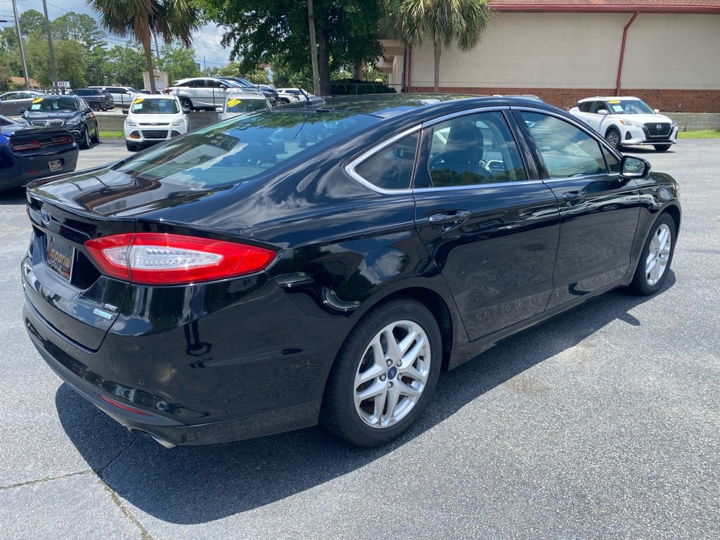 Used 2016 Ford Fusion SE w/ Equipment Group 202A FWD image 7